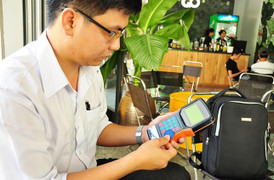 Thiết bị cấp phiếu giữ xe cầm tay