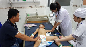 Uống sữa pha thuốc trừ sâu, 3 em nhỏ ở Cần Thơ nguy kịch