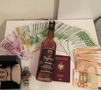 Choáng ngợp với cuộc sống siêu giàu của các cậu ấm cô chiêu Albania