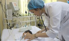 Chữa bỏng bằng thuốc nam, trẻ nguy kịch tính mạng