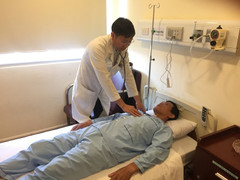 Nhậu xong, dùng tăm xỉa răng, người đàn ông thủng ruột non và tuyến tụy