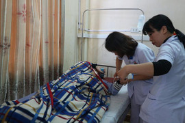 Đang cấp cứu cho bệnh nhân, bác sĩ ở Hà Tĩnh bị đánh trọng thương