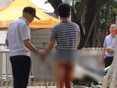 Tưởng bạn gái chê nhỏ, nam thanh niên hành động dại dột