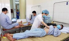 4 người chết, bệnh viện quá tải vì sốt xuất huyết: Bộ Y tế họp khẩn