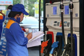 Giá xăng tăng 461 đồng/lít từ 15h chiều nay