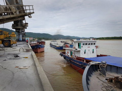 Bộ Tài nguyên yêu cầu làm rõ vụ nhiều tàu chở hạt nix 'mất tích'