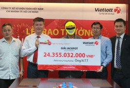 Tiết lộ vị khách trúng Jackpot 24 tỷ đồng 'trốn' gia đình đi lĩnh thưởng