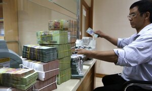 Bơm 700.000 tỷ đồng: Lo tiền vào chứng khoán, bất động sản?