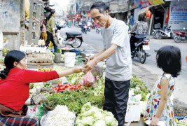 Tăng thuế VAT 12%: 'Bộ Tài chính nói không ảnh hưởng người nghèo là vòng vo, lập lờ'