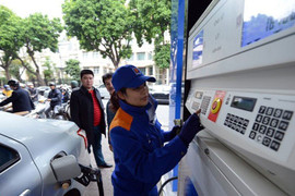 Xăng dầu sẽ tăng tiếp 400-500 đồng một lít vào ngày mai?