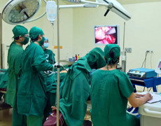 Cứu bệnh nhân say rượu bị thủng gan, rách túi mật