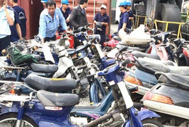 Phụ tùng xe máy giả ồ ạt tuồn vào Việt Nam