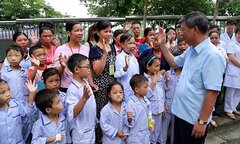Trào dâng nước mắt ngày Giáo sư Nguyễn Anh Trí về hưu: Hiếm ai được như thế!