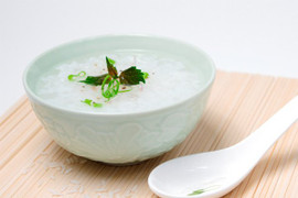 Ăn cháo loãng trước khi mổ đẻ, thai phụ suýt mất mạng