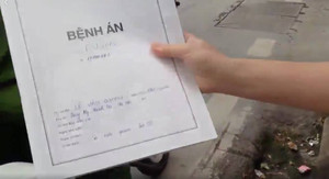 Xôn xao clip cảnh sát trật tự lập biên bản xử phạt xe cứu thương đang chờ bệnh nhân