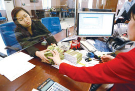 Nợ công cao sẽ tác động từng người dân thế nào?