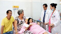 Phẫu thuật cứu sống hai mẹ con sản phụ bị bệnh hiếm gặp