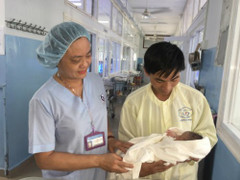 Thai phụ bị ung thư hôn mê vẫn sinh con thành công