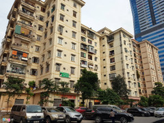 Chung cư nhếch nhác ở Hà Nội thành nơi nuôi gà, trồng rau