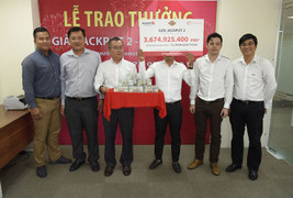 Chủ nhân giải Vietlott đặc biệt nhận luôn tiền mặt 3,6 tỷ đồng