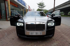 Mang Rolls Royce Ghost 30 tỷ đồng rao bán trên vỉa hè Hà Nội