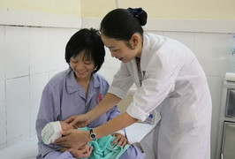 Bị ong đốt khi mang bầu, sản phụ sốc phản vệ suýt chết