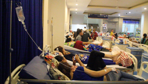 Gần 100 công nhân ngộ độc phải nhập viện cấp cứu sau khi ăn món nui nấu thịt