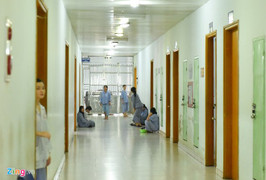 Sau sinh, mẹ trầm cảm, bỏ chăm con vì nghiện Facebook