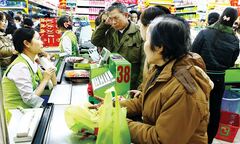 TS Bùi Đức Thụ: 'Tăng thuế VAT ảnh hưởng trực tiếp người nghèo'