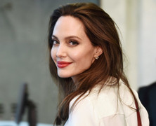 Người bị ung thư vú như Angelina Joilie có thuốc điều trị tận gốc, không phải cắt bỏ ngực