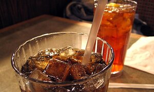 Điểm mặt những tác hại khủng khiếp khi mẹ 'thả cửa' cho con uống nước ngọt có ga mỗi ngày