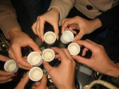 Thói ép rượu của người Việt vừa hại sức khỏe vừa tăng tai nạn ngày Tết