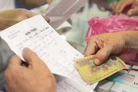 Từ hôm nay, 1/3: Bố mẹ phải trình chứng minh thư nhân dân khi mua thuốc cho con