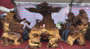 Đại gia Việt 'săn' bàn ghế nu 3 tỷ, sâm Ngọc Linh 1 tỷ