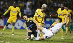 Bùi Tiến Dũng: 'Tôi ngồi dự bị ở tuyển Việt Nam là bình thường'