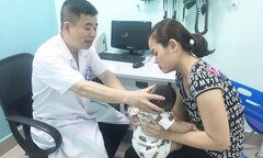 Bé trai đột ngột mắc viêm xương tủy do vi khuẩn tụ cầu vàng