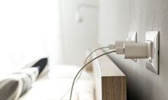 Dừng lại ngay đi, vừa ngủ vừa sạc điện thoại đang âm thầm giết bạn hàng đêm