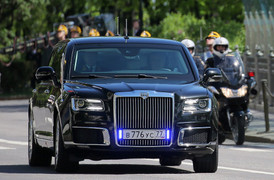 Xe limousine Cortege của Tổng thống Putin đến Phần Lan