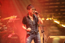 Jimmii Nguyễn làm sống lại 'cả một trời thương nhớ' của thế hệ 7X, 8X