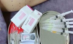 Cô gái như búp bê vô hồn sau khi tiêm botox làm thon gọn mặt