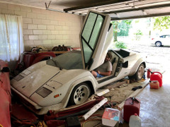 Phát hiện Lamborghini Countach bỏ hoang 20 năm trong kho của ông nội