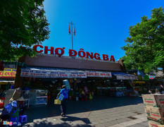 Bên trong chợ Đông Ba 112 tuổi xập xệ, nhếch nhác