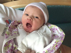 Dòng họ sinh một bé gái sau 137 năm có toàn con trai