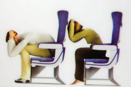 Tư thế giúp tăng khả năng sống sót khi máy bay rơi