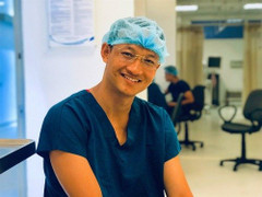 Một ngày làm việc 'kín mít' của bác sĩ phẫu thuật Bệnh viện Việt - Đức