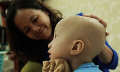 Ảnh: Một ngày của cậu bé gần 4 tuổi bị ung thư não