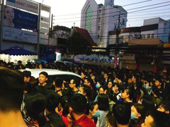 Sinh viên Sài Gòn thức trắng đêm, chen chúc đăng ký thi TOEIC