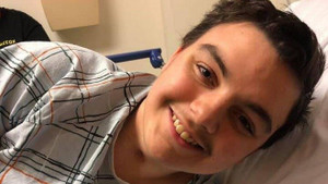 Cậu bé 14 tuổi bị ung thư ước nhận nhiều thiệp trong Giáng sinh cuối cùng