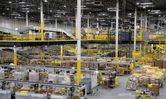 Robot vô tình đâm thủng thùng thuốc chống muỗi, 24 nhân viên Amazon nhập viện