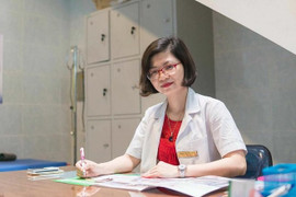 Bác sĩ kể lại khoảnh khắc hét lớn khi phát hiện em bé thứ 3 trong bụng sản phụ